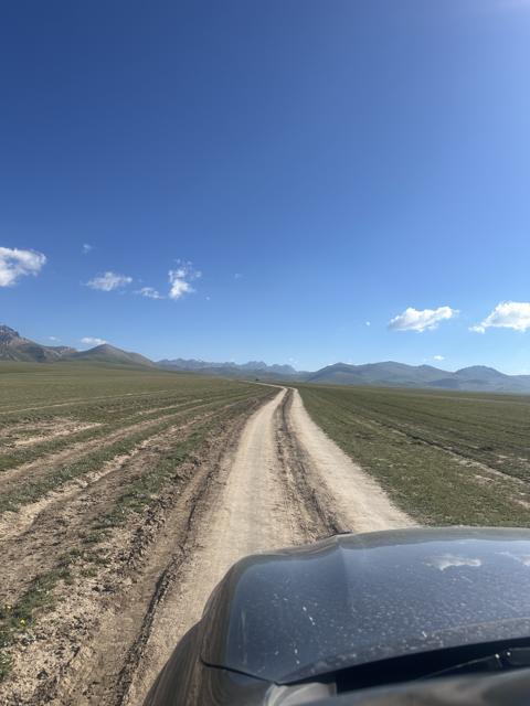 Song-Köl, Kyrgyzstan — Track to Song-Köl lake