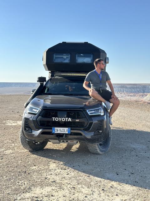 Yangykala Canyon, Turkmenistan — On the canyon rim