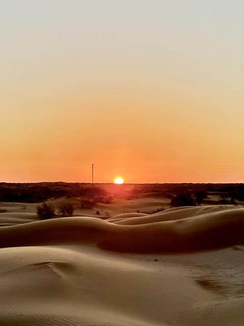 Turkmenistan occidentale — Sunrise over the dunes
