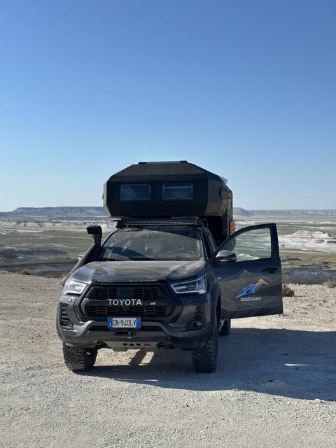 Bozzhyra, Mangystau — The Hilux on the Ustyurt plateau